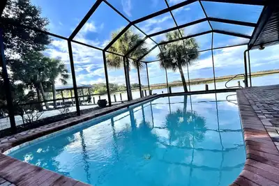 Image de Mason Creek Lodge - Waterfront Pool Home - Fishing - Scalloping