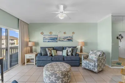 Image de Your Cozy 2br Canal-Front Escape Awaits
