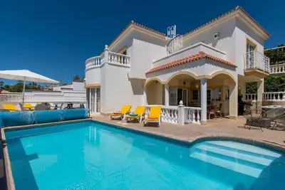 Image de Pet-Friendly Villa Encantada avec vue sur la mer et piscine