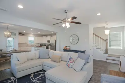 Image de Get Outdoors at Song of the Sea~ WindMark Beach, Screened Deck, Perfect Location