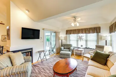 Image de 5 Mi to Beach: Lewes Home w/ Deck & Pond View