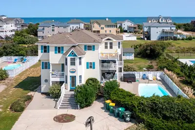 Image de O'Shinn View: Short Walk to Beach | Pool, Hot Tub