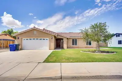 Image de Yuma Family Home w/ Covered Patio + Grill!