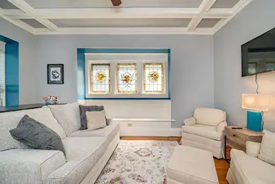 Image de 1st floor 2-bedroom with off-street parking