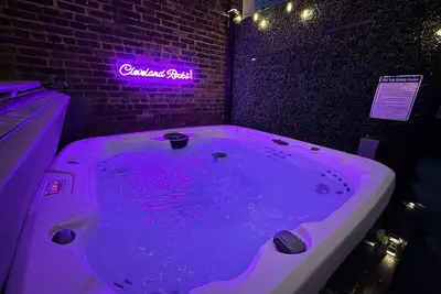 Image de Rare Cleveland Apt: Heart of Little Italy! With Sauna & Hot Tub!