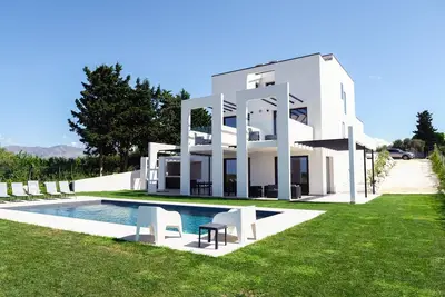 Image de Luxury villa for families and groups with swimming pool, spa and gym