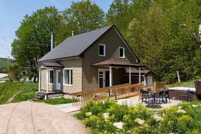 Image de Maison de campagne centenaire adaptée aux personnes à mobilité réduite.