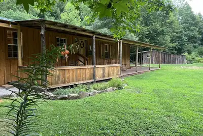 Image de Hemlock Hollow--Secluded wilderness cabin bordering Park