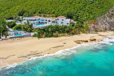 Image de L'Oasis (6 bedrooms) - Stunning beachfront villa fully staffed with chef service, Terres Basses, St. Martin