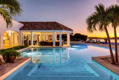 Image de Petite Plage 4 - Luxury beachfront villa with concierge service