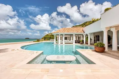 Image de Petite Plage 5 - Stunning beachfront villa with pool and concierge