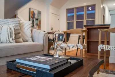 1413 Pleasant St  · Otr Hideaway