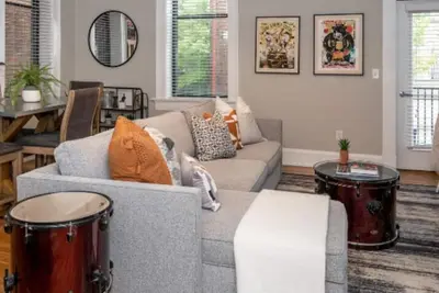 Image de Vine St Unit 203 · Gimme Shelter | Otr