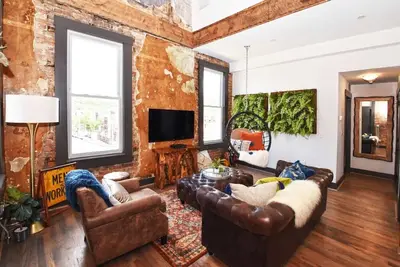 Image de Elm 7 · The Loft Otr | The Cable House