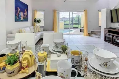 Image de Yellow Lantana-Winnie Themed🐻Resort🍯Townhome close to the Parks w Private pool