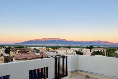 Image de Albuquerque in luxury w\/hot tub & mountain views