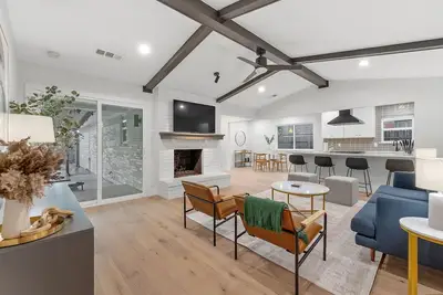 Image de Relaxing home with heated Pool and Spa & photo wall