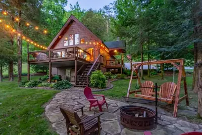 Image de Cabin on Dale Hollow - Park your boat on shore and walk up to the cabin.