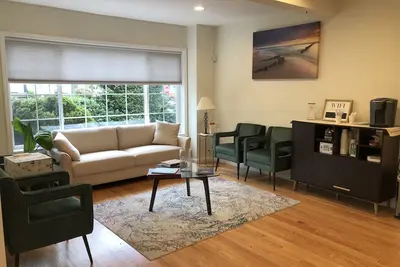 Image de Spacious 4 Bedroom House with Parking, near local hospitals and stadiums