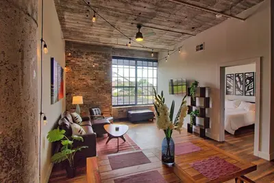 Image de Chic Ultramodern Loft Suite w/ Designer Features