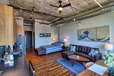 Image de Chic Ultramodern Studio Loft w/ Designer Features