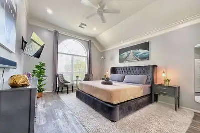 Image de 5-Star Luxury: 4King/2Full Beds, Pool & Chic Patio