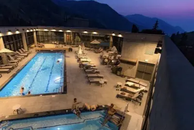 Image de Ski in Ski out at the Cliff Lodge!