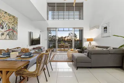 Image de 3 Bedroom Penthouse-Short Walk to Sandstone Point - Qld