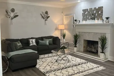 Image de Newly Renovated Modern Spacious 2 Bedroom Condo - Close to Uga