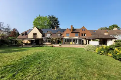 Image de Remarkable 8 Bed Family House Sleeping 16 w/ Pool