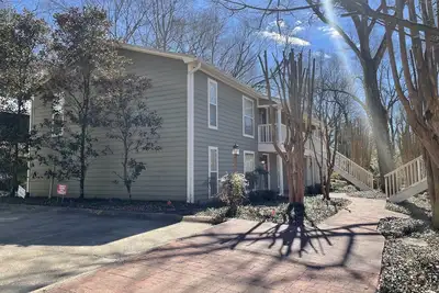 Image de Location! ! Location! ! Location! !