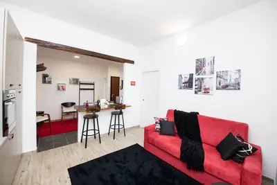 Image de ★ Industrial ★ WiFi - Metro 5 minutes - Fireplace