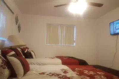 Image de Charming Jazzy Escapes 2-bedroom house with WiFi, Ac near Hard Rock Stadium