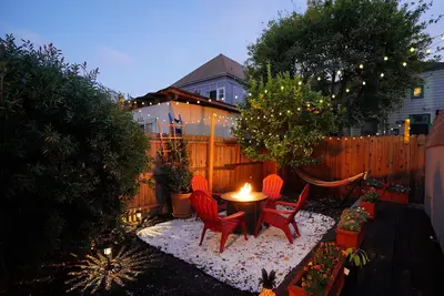 Image de Serene Uptown Retreat Cl Train, Convention Center & Fox The, w/ Bbq & Garden