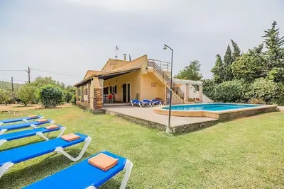 Image de spacious villa, 5 minutes walking distance to the town.