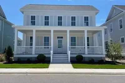 Image de Brand new home in Bayside Village! A must see.