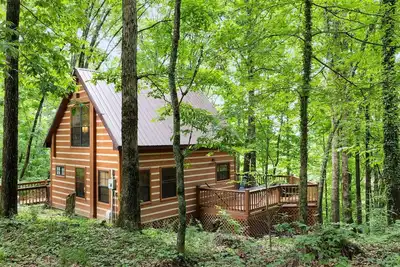 Image de Grady's Hideaway | Rustic Couples Cabin w/Hot Tub