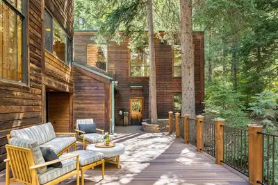 Image de 5 Bedroom, Mountain Views, Sounds Of Stream, Large Deck, Hot Tub, Classic Sundance Cabin