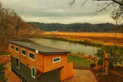 Image de Tiny House on Upper Iowa River w/ hot tub