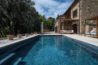Image de Villa romantique avec piscine privée.