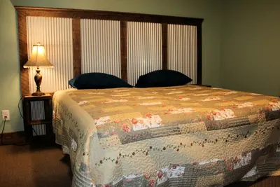 Image de Lynnhurst Resort - Kentucky Lake Water View Cabin 4 (Dog Friendly! )