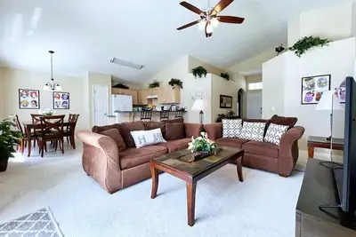 Image de Cozy 3br 2Bath Pool Home