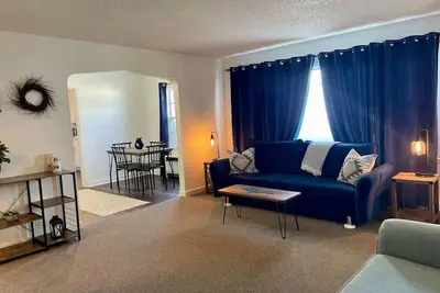 Image de Aurora Loft | Moody 2br | Orv Trail 2 + Iron Belle