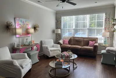 Image de Two Miles from Ole Miss Campus! Beautiful, serene neighborhood!