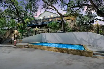 Image de Directly On the Frio River in Concan, Tx, private swimming pool, huge outdoor gathering space