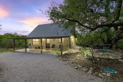 Image de Cottage in the heart of Concan surrounded by nature & less than 5-minute drive to The Frio River