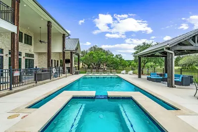 Image de The most Instagram-able house in Concan. Private pool, hot tub, minutes to The Frio River