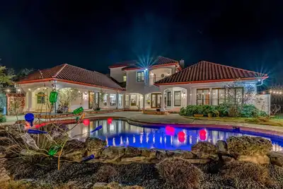 Image de Hill Country Mansion l Pool | Spa