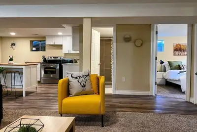 Image de 5 Br, 2 Kitchens!