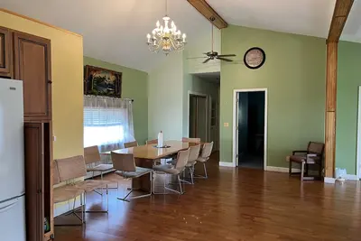 Image de Escape to the Adirondack is a full house with parking and backyard.